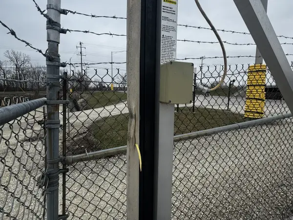 Commercial cantilever slide gate operating in snow